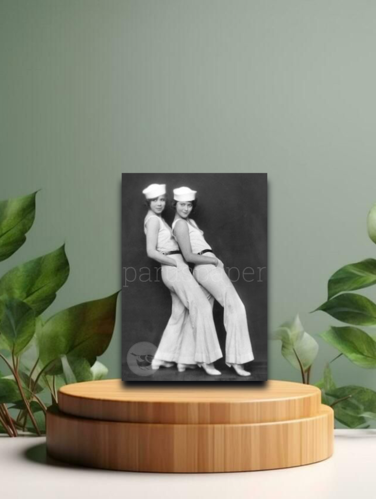 Vintage Postkarten - „Revueschwestern“ - 12x17cm