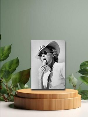 Vintage Postkarten Cool woman schwarz/weiss 12x17cm