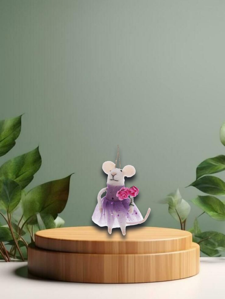 Maus mit Kleid und Rosen aus Filz 6x9x15cm