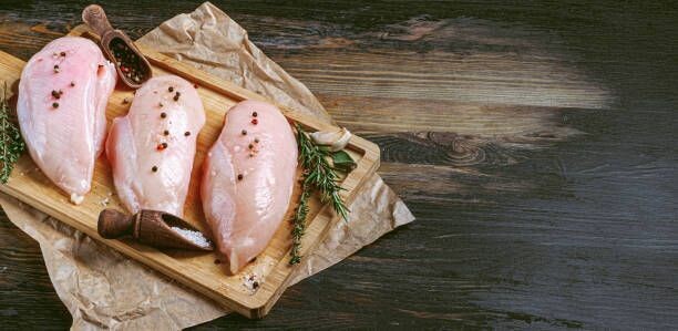 Filets de poulet blanc, 140gr, sans antibiotique, 10.96€/kg.