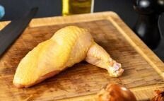 Suprême de pintade, 17.02€/kg. Vendu par 1.6kg soit: