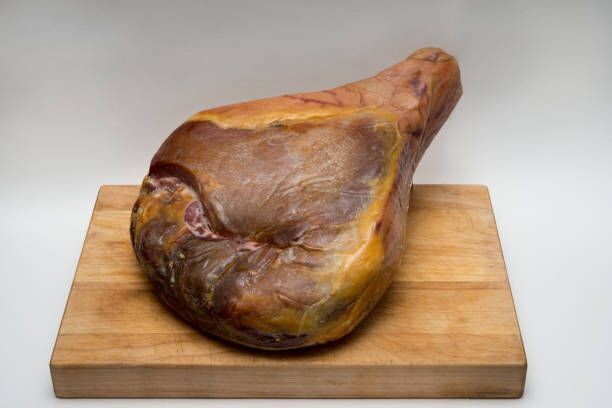 Jambon désossé, à saler, 6.99€/kg.