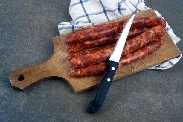Chipolatas  au piment d'Espelette artisanales, 12.05€/kg.