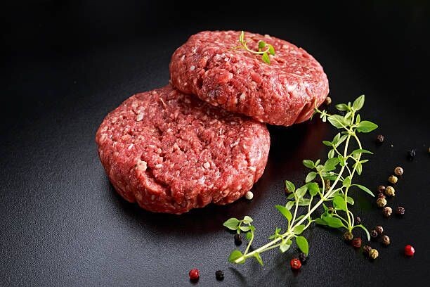 Steak haché de bœuf, ovale, façon bouchère, 8 x 150 gr, 15.96€/kg