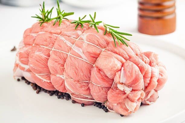 Rôti épaule bas carré de veau, 2kg,  19.03€/kg