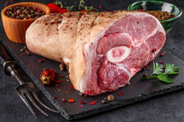 Gigot d'agneau avec os, 3.5kg,  25.88€/kg
