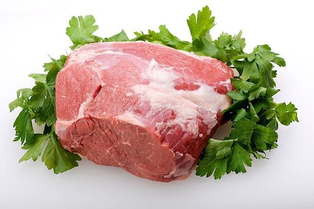 Epaule de mouton s/os, roulée sous filet, 15.79€/kg.