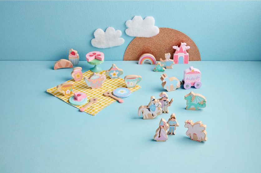 WOOD TEA PARTY TOY SET