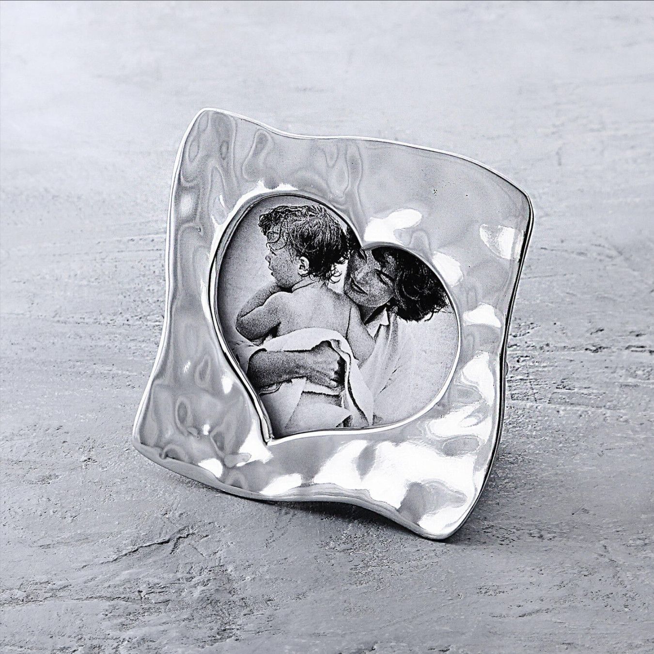 GIFTABLES Curved Heart 5x5 Frame