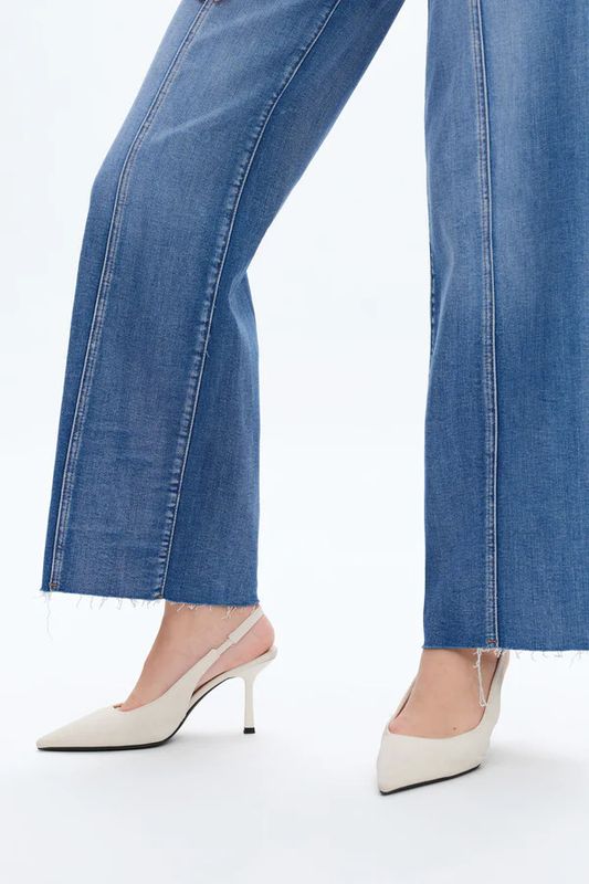 Jess HR Relaxed Straight Jeans