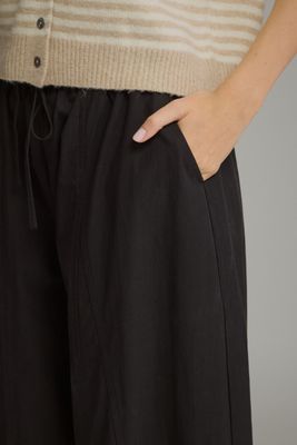 Ruffled Trim Pant
