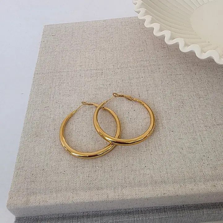 Y2K Classic Hoop Earring Gold
