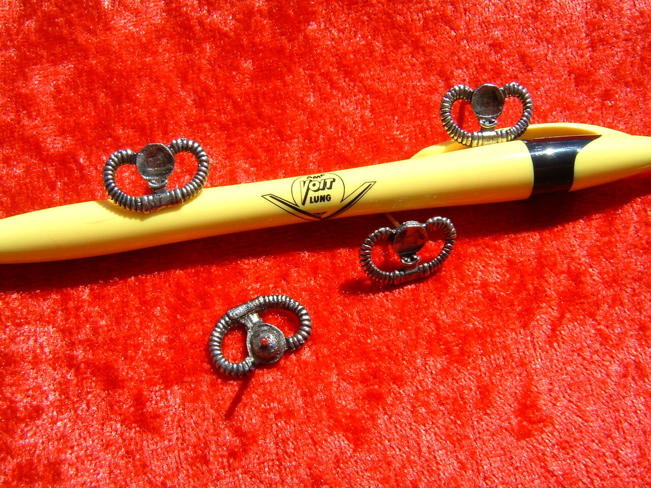 Double hose regulator metal lapel pin