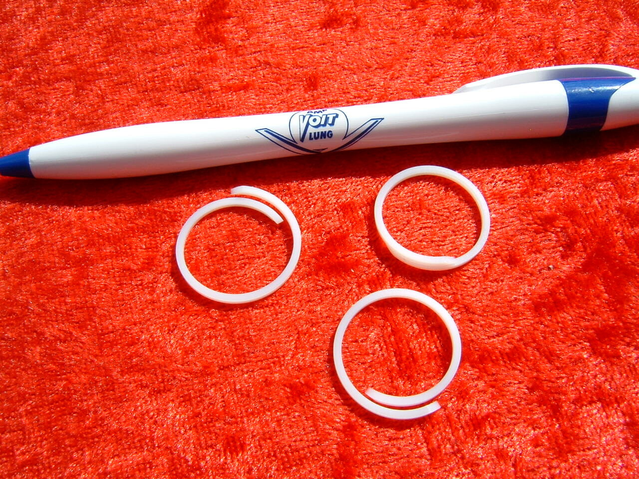 Dacor split ring for piston