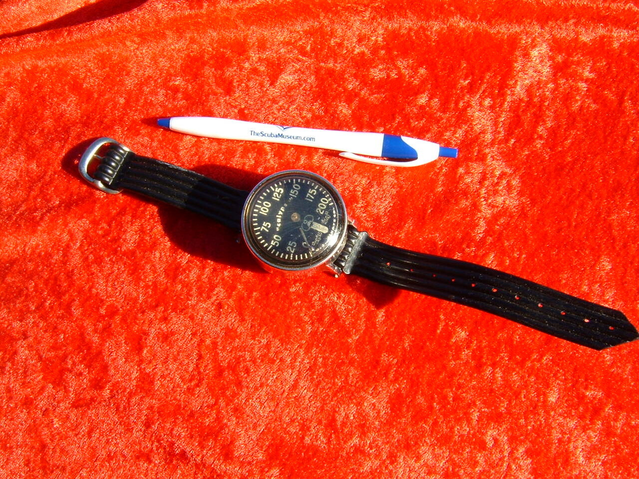 US Divers Calypso gauge (small crack in lens)