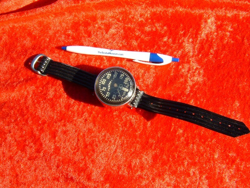 US Divers Calypso gauge (small crack in lens)