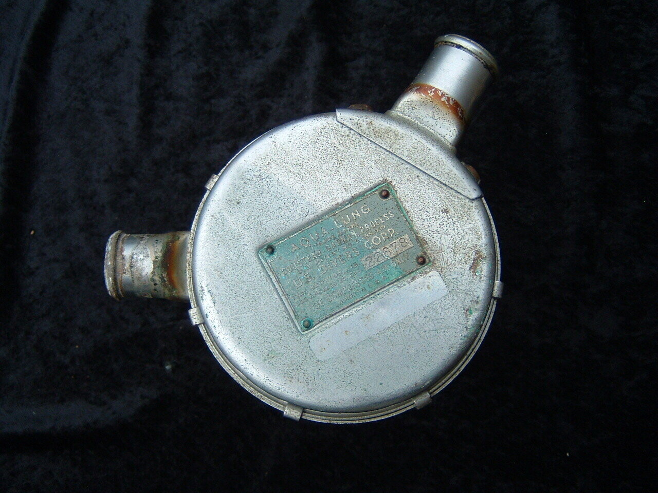 US Divers Broxton address TRADE MARK w separate exhaust housing 1950s era. BARN FRESH