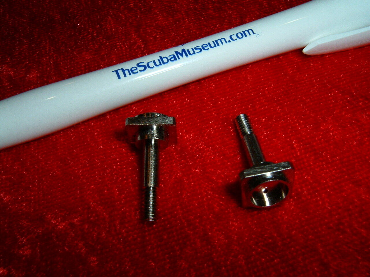 US Divers and Voit seat holder new 1010-07