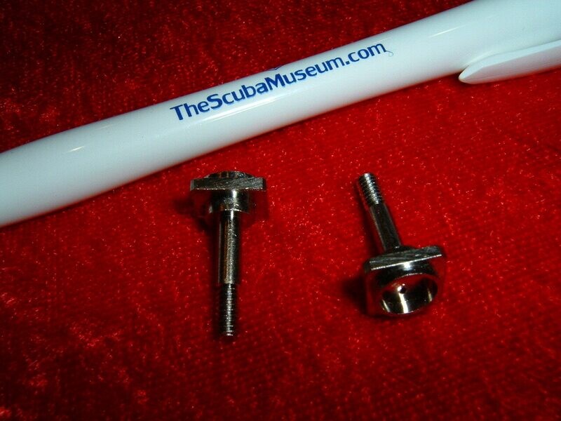 US Divers and Voit seat holder new 1010-07