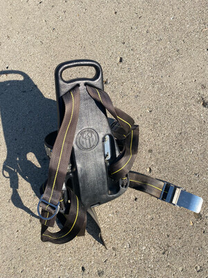 US Divers backpack bands for various sized tanks used barn fresh US Divers backpack bands for various sized tanks used barn fresh