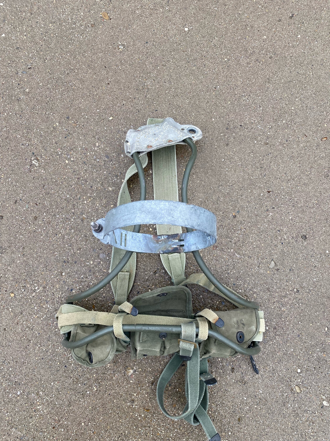 US Army Surplus home made metal backpack w band for 6.9 inch tank used barn fresh 1950 era ammo pouches