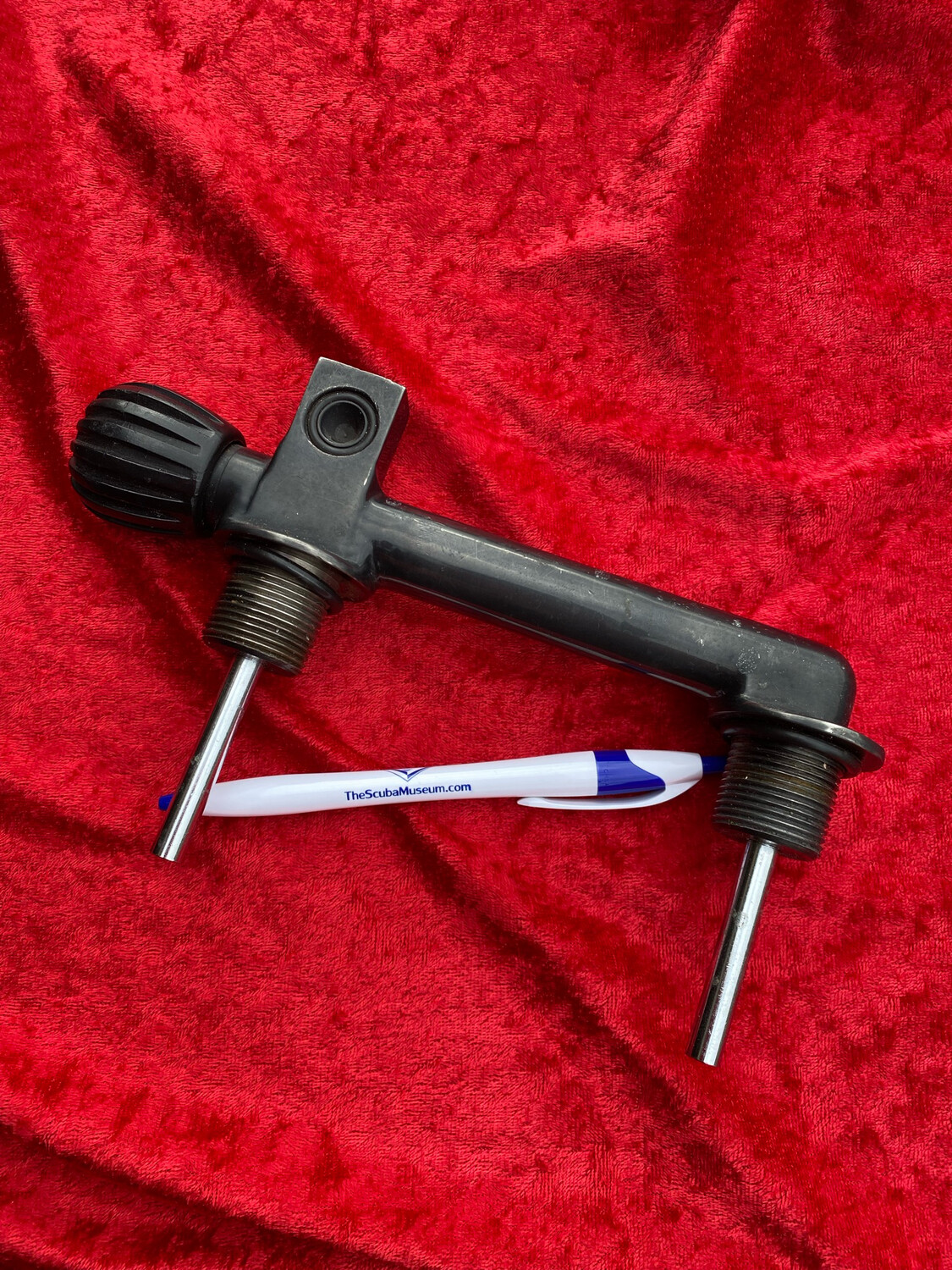 US Divers Aqua Lung solid bar manifold for 30 cf tanks