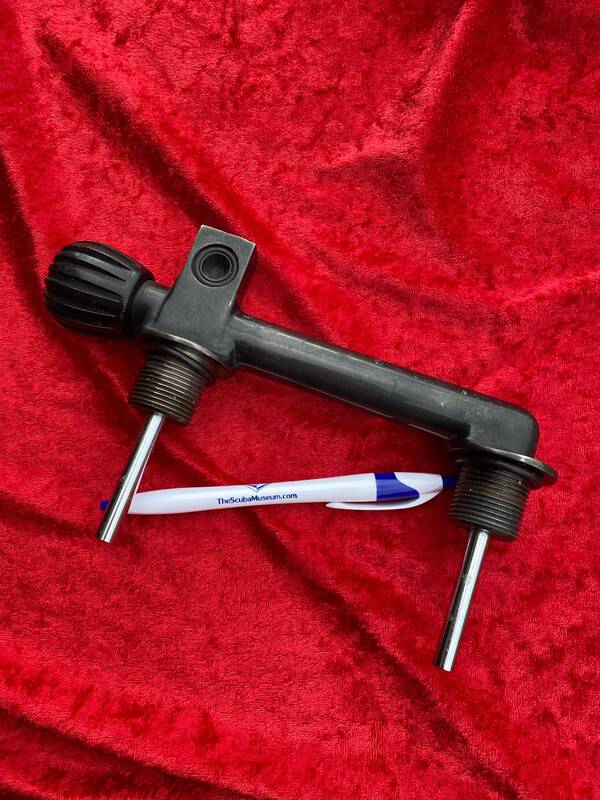 US Divers Aqua Lung solid bar manifold for 30 cf tanks