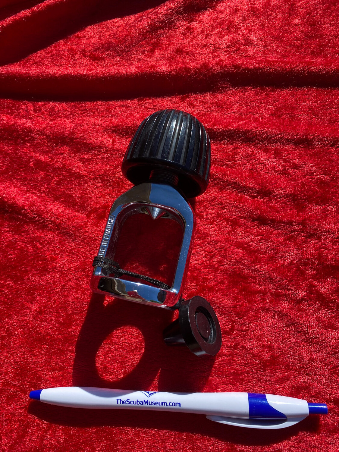 US Divers used Micra yoke (not threaded)