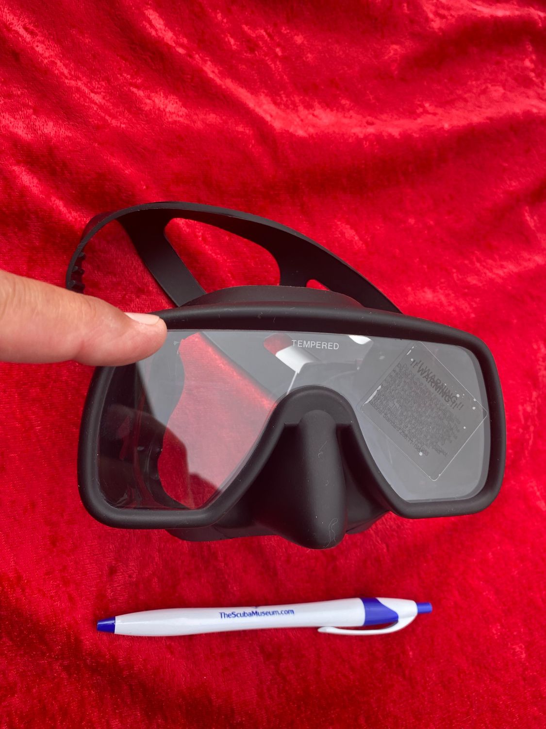 Frameless child's kid's mask, food grade silicone BLACK