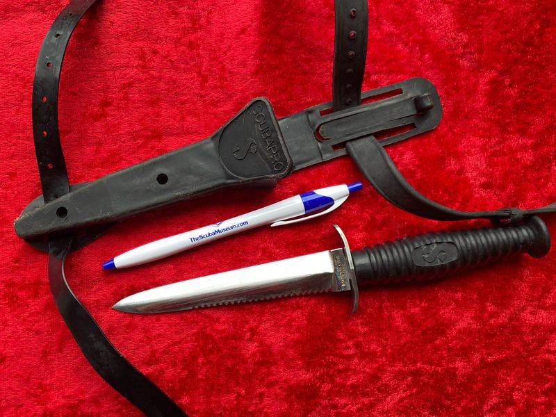 Scubapro Dagger knife w sheath