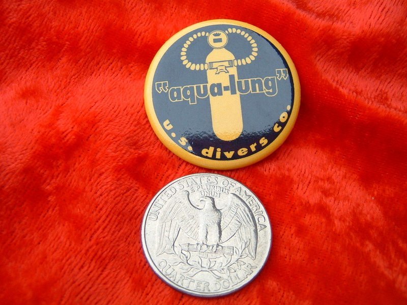 US Divers Aqua Lung 1.25 inch pin button