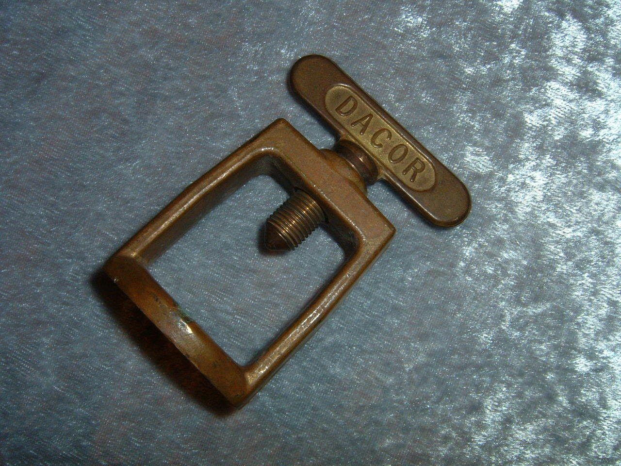 DACOR brass yoke and screw NOS  D1381