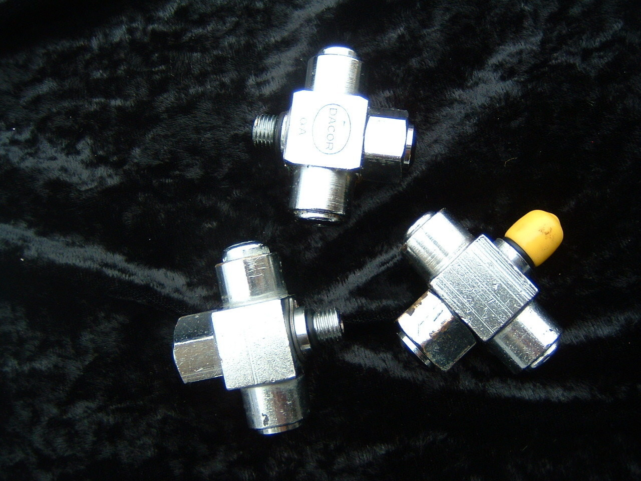 Three way splitter multi-port adapters. SCUBAPRO NOS NIB