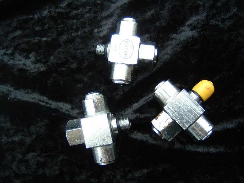 Three way splitter multi-port adapters. SCUBAPRO NOS NIB