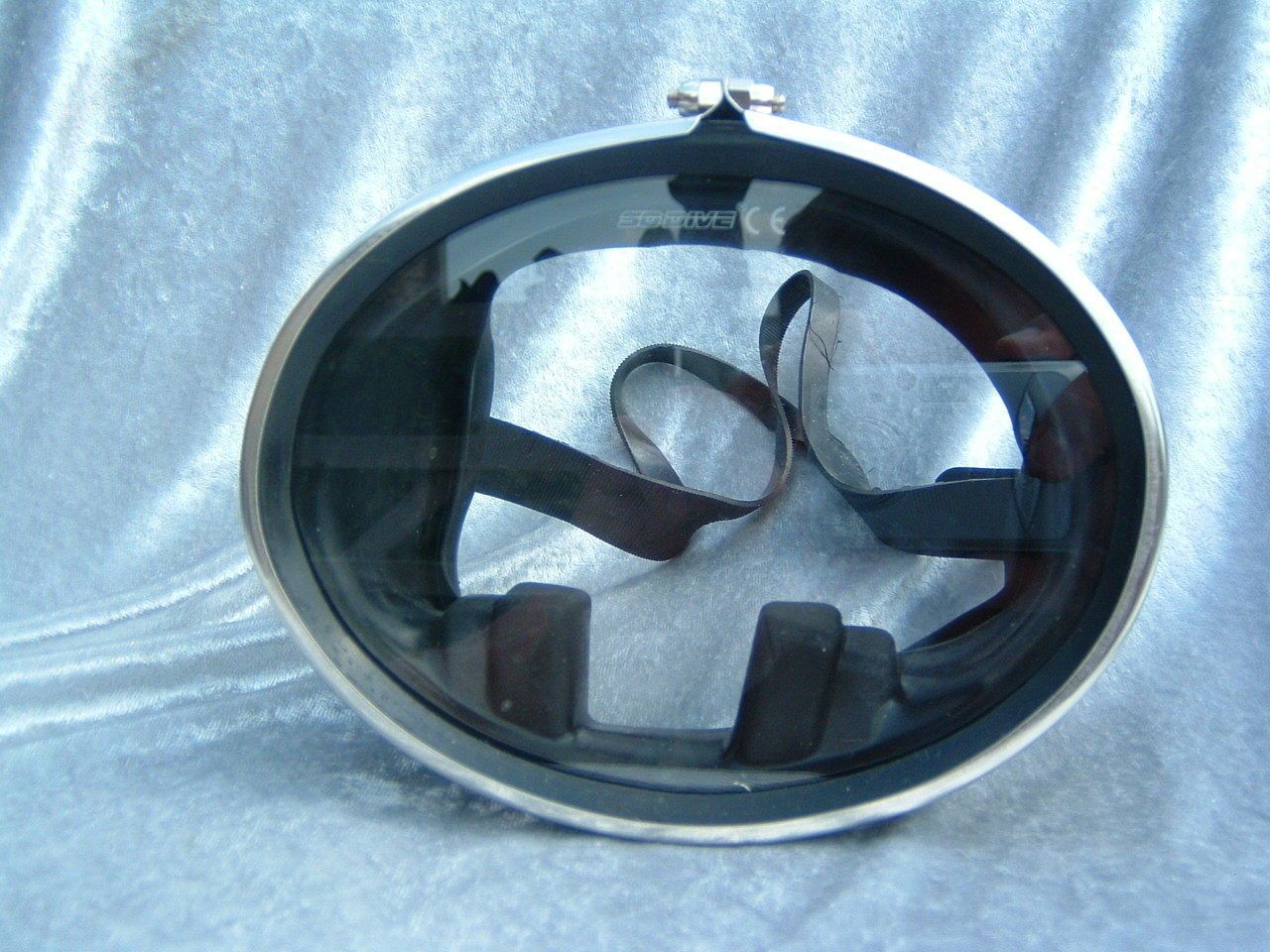 Equi-Rama style oval mask with screw clamp, made in France