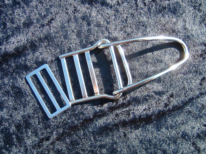 Wire scuba weight belt buckle
