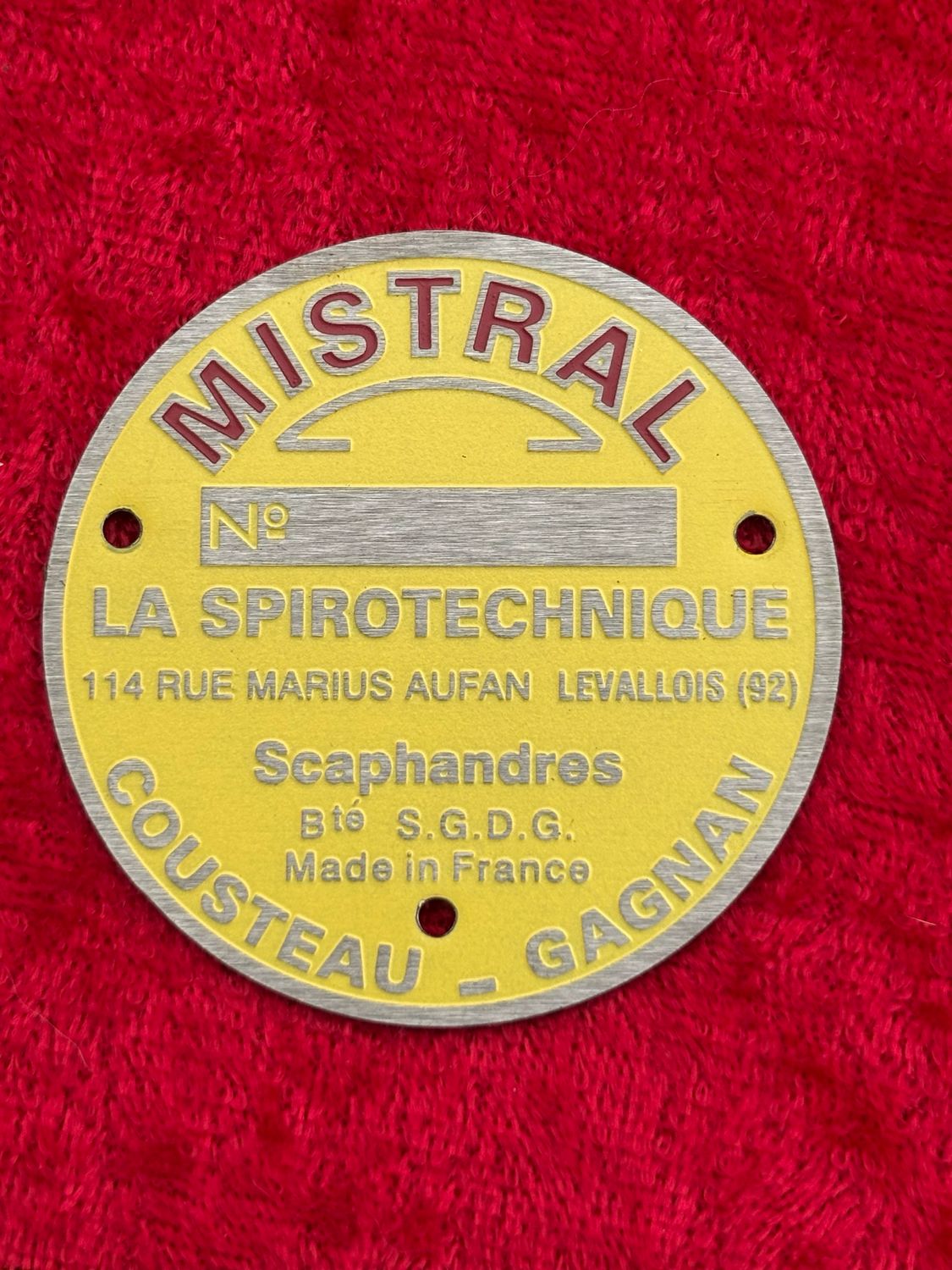 Spirotechnique Mistral label 114 Rue Marius Aufan Version  REPRODUCTION