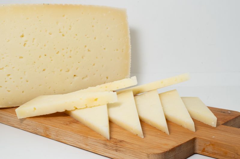 QUESO MANCHEGO ARTESANO SEMICURADO