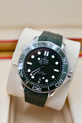 Omega Seamaster Diver 300m  Green Master Chronometer