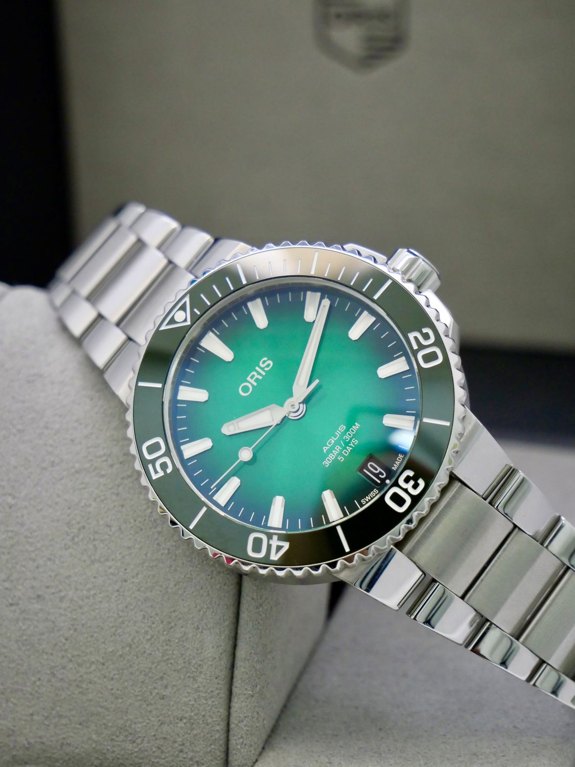 ​Oris Aquis Date