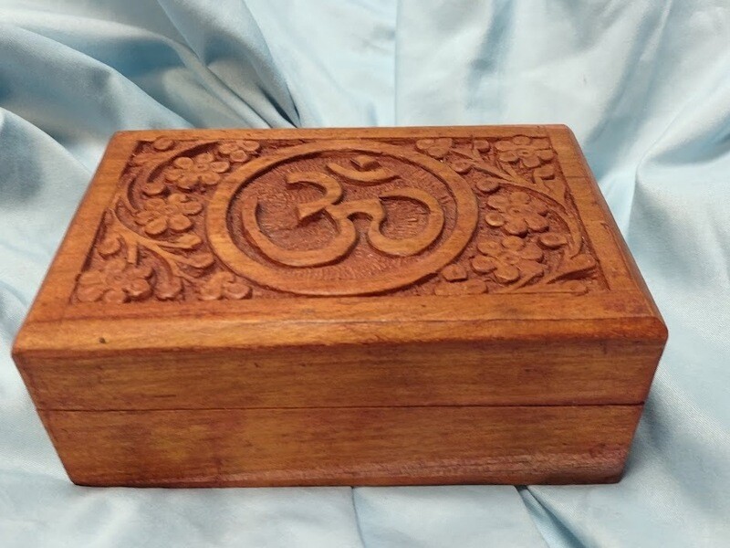 Wood Box Velvet Lined/Ohm