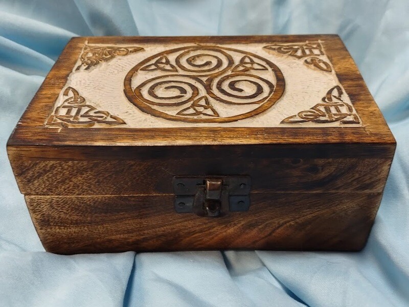 Spiral Carved Wood Box 4&#39;6