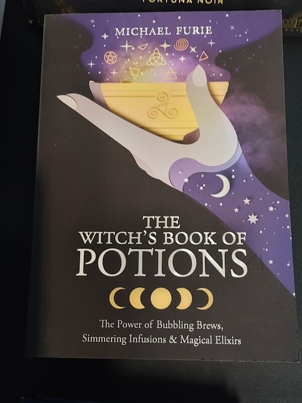 Witches Book of Potions/Michael Furie
