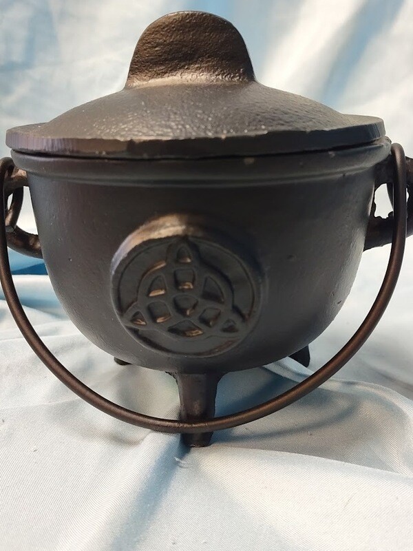 Cast Iron Cauldron/Med/Triquetra