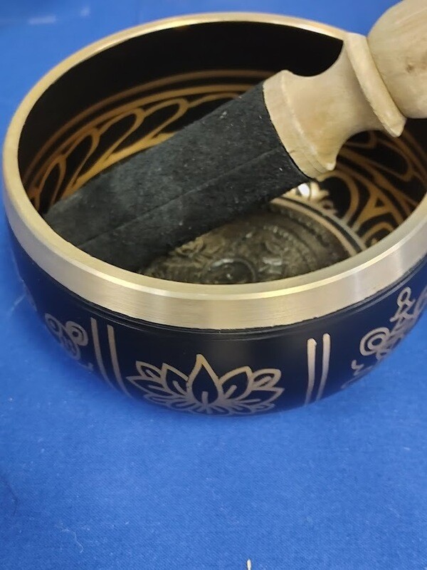 Embossed singing bowl medium/eight symbols