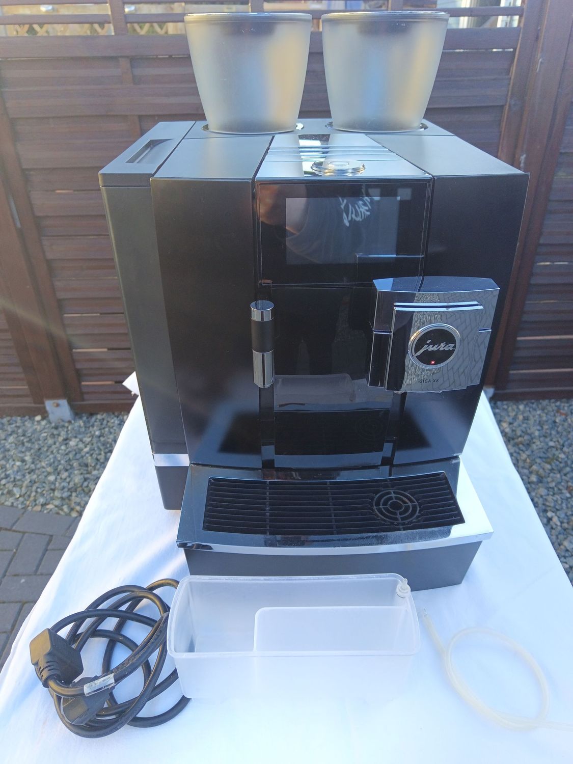 Kaffeevollautomat Jura Giga X8 Professional generalüberholt 2. Generation Kaffeevollautomat Jura Giga X8 Professional generalüberholt 2. Generation