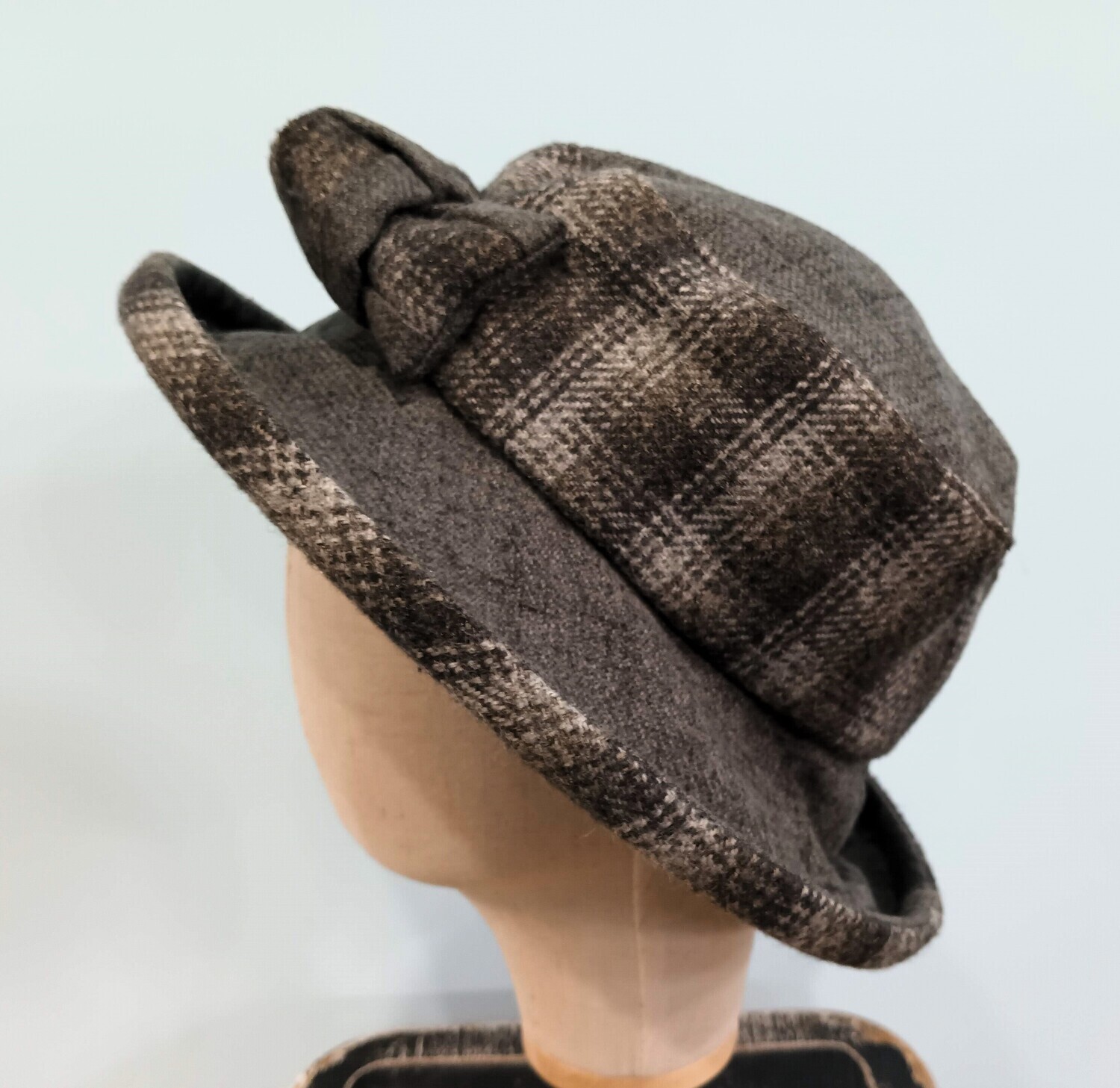 Evie Cloche Checked Grey