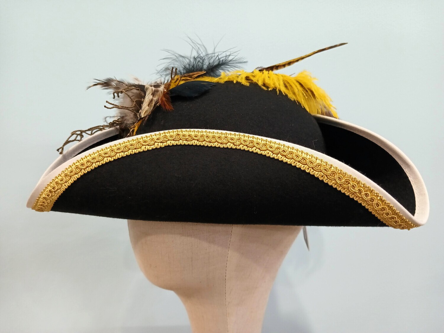 Swann Black w/ White Trim/ Gold