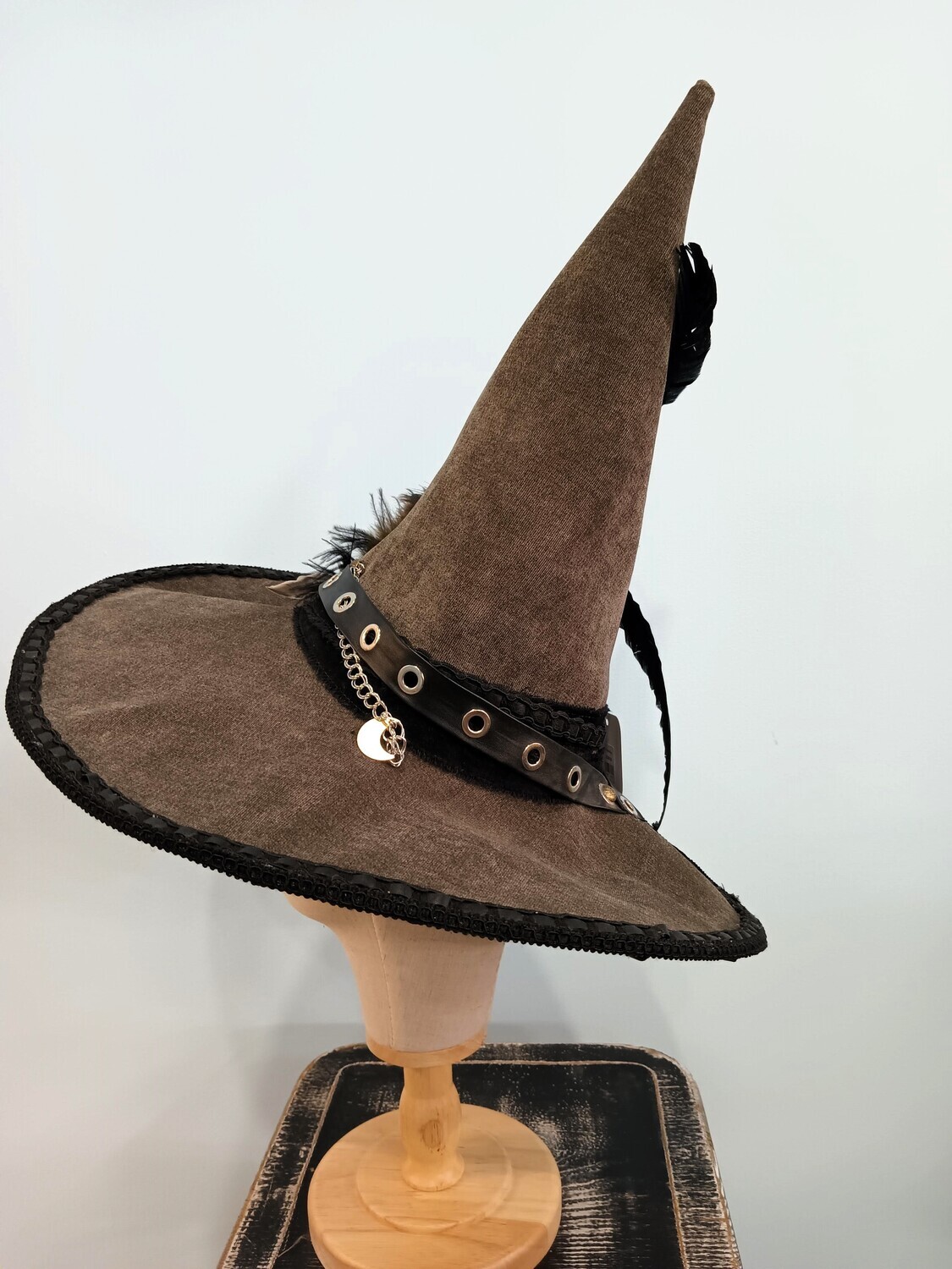 TTT Witch Grey