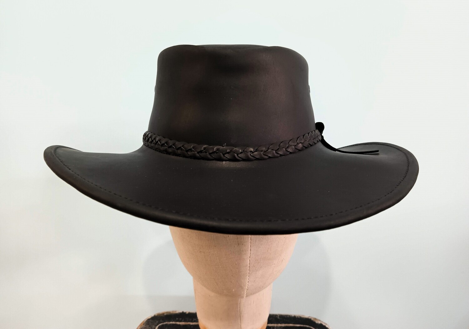 Outback AH Black L